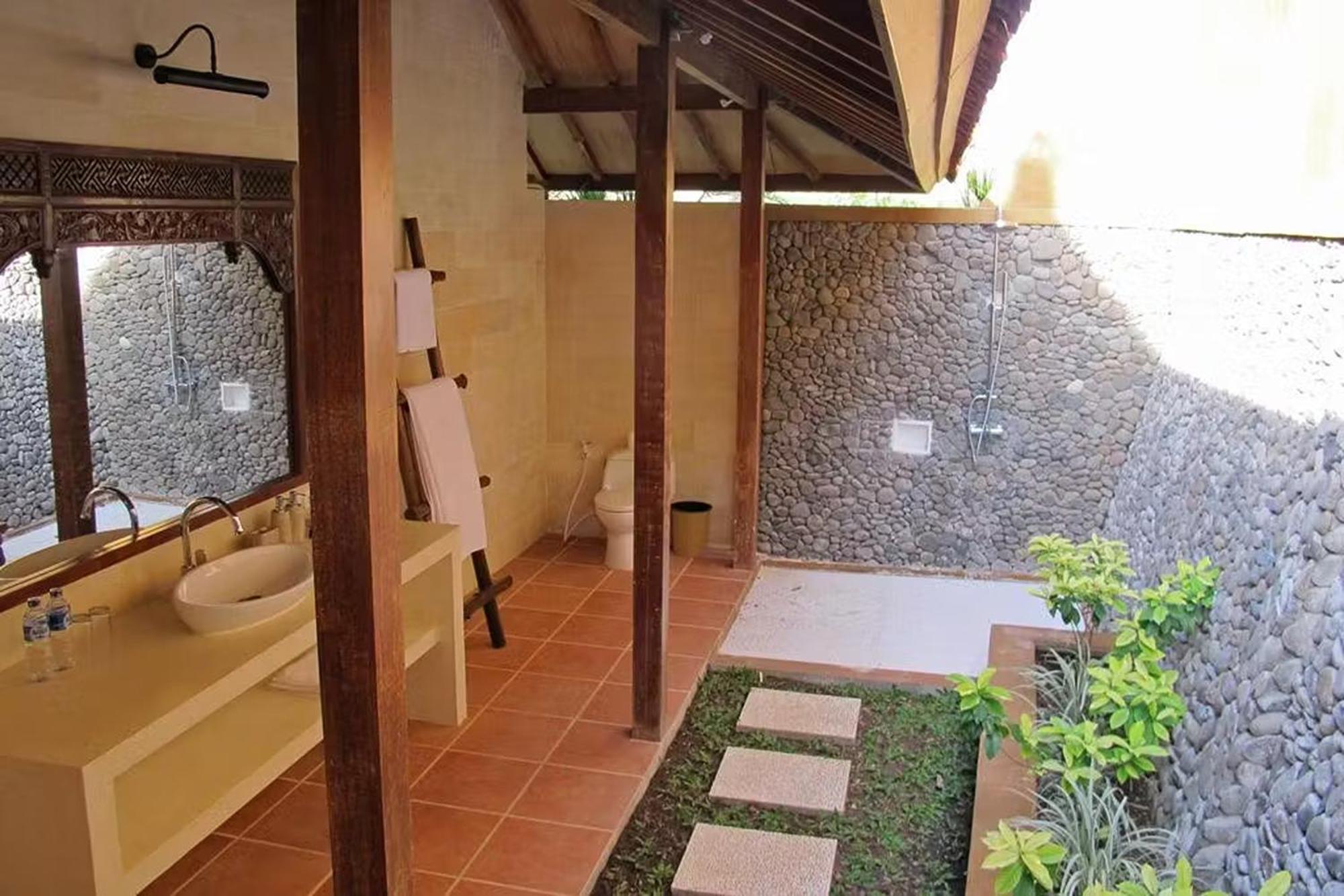 Bangsring Breeze Hotel Banyuwangi  Exterior photo